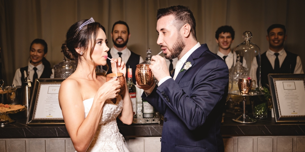 Por Que o Bar de Coquetéis do JUMPER BARTENDERS é Essencial para Seu Casamento!